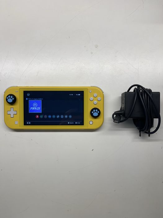 Nintendo Switch lite + Fifa 21 + Carregador