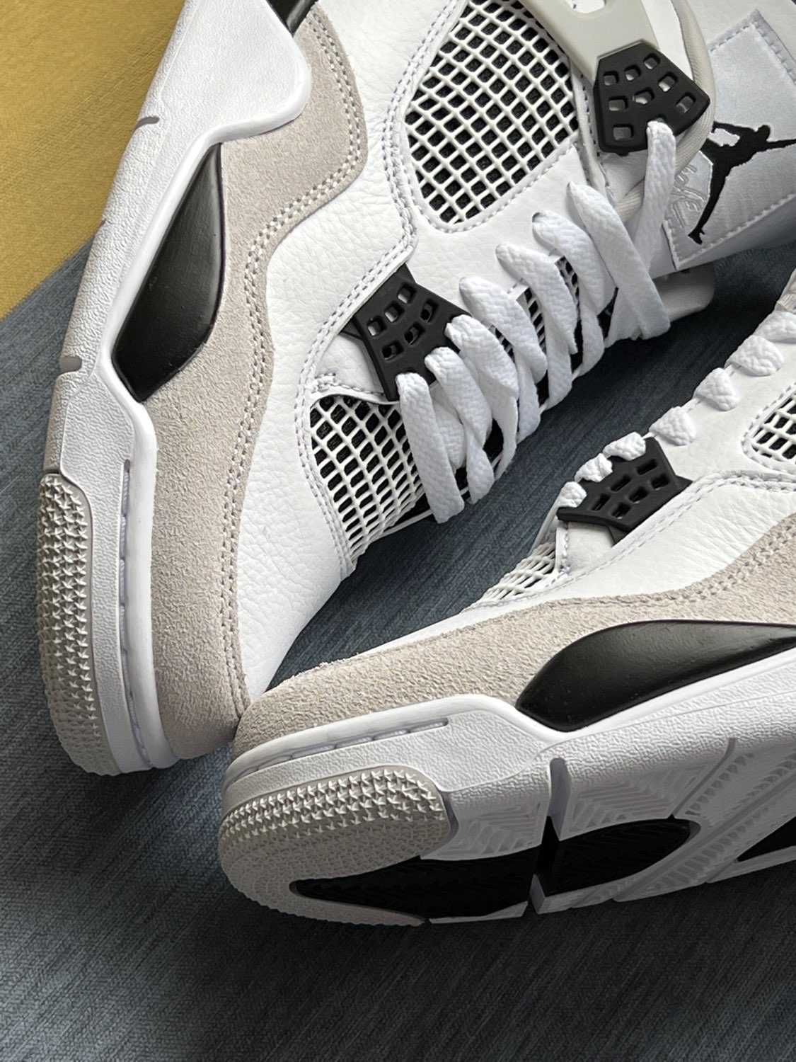 Buty AirJordan4 Retro military black nowy UnisexTrampki.37.5