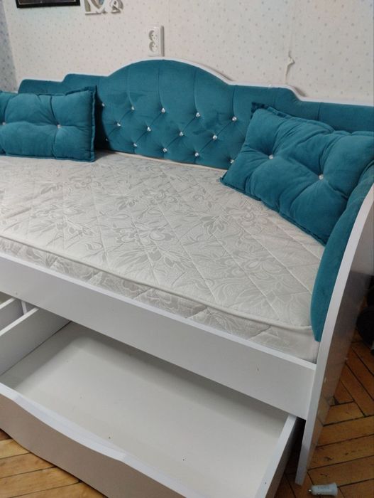 Ліжко для дівчинки