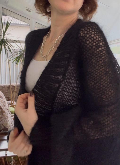 Чорний мохеровий жіночий кардиган-павутинка