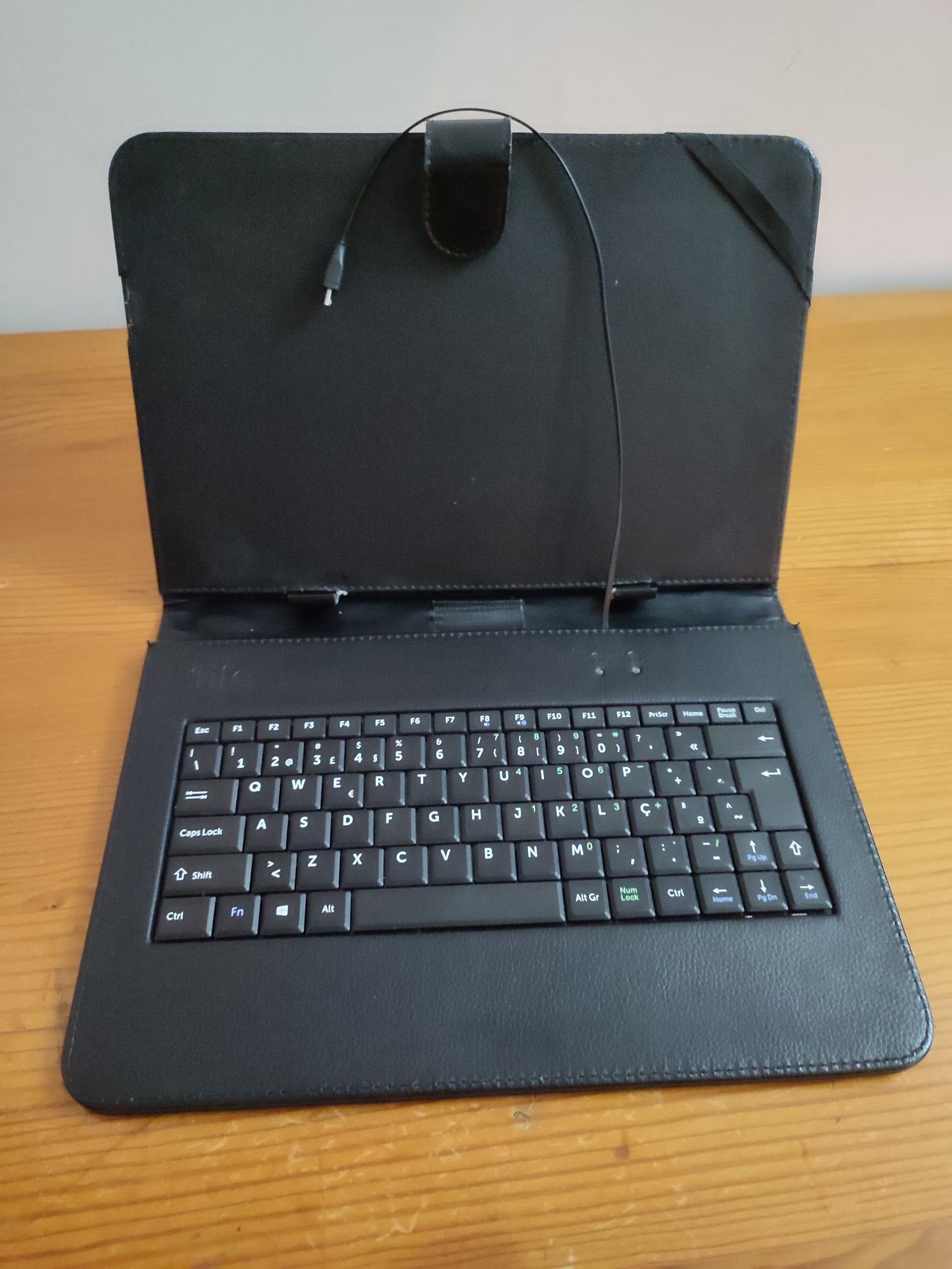 Vendo capa de tablet com teclado