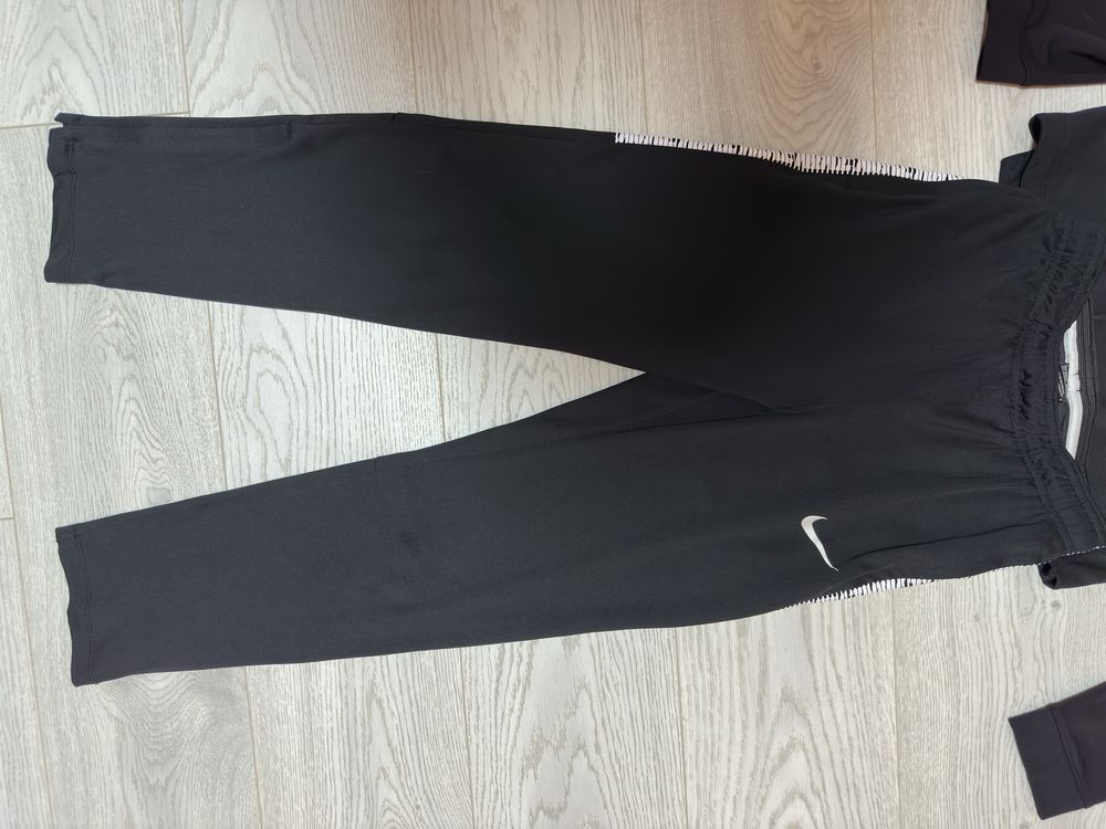 Продам оригінальний костюм Nike