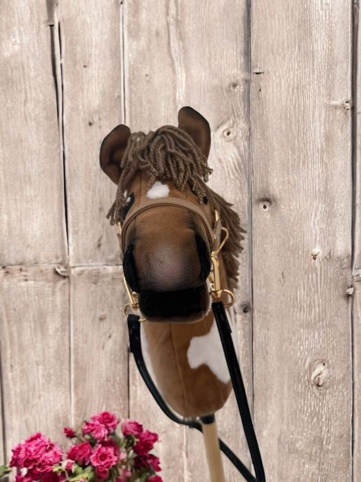 Hobby horse A4 brązowy w łatki /  srokaty