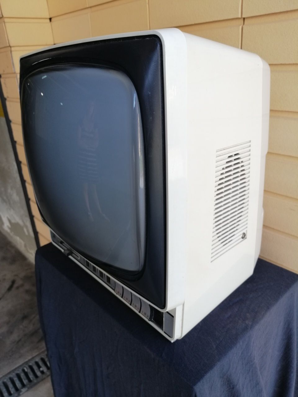 Televisor a preto e branco c/UHF /VHF dos anos 60