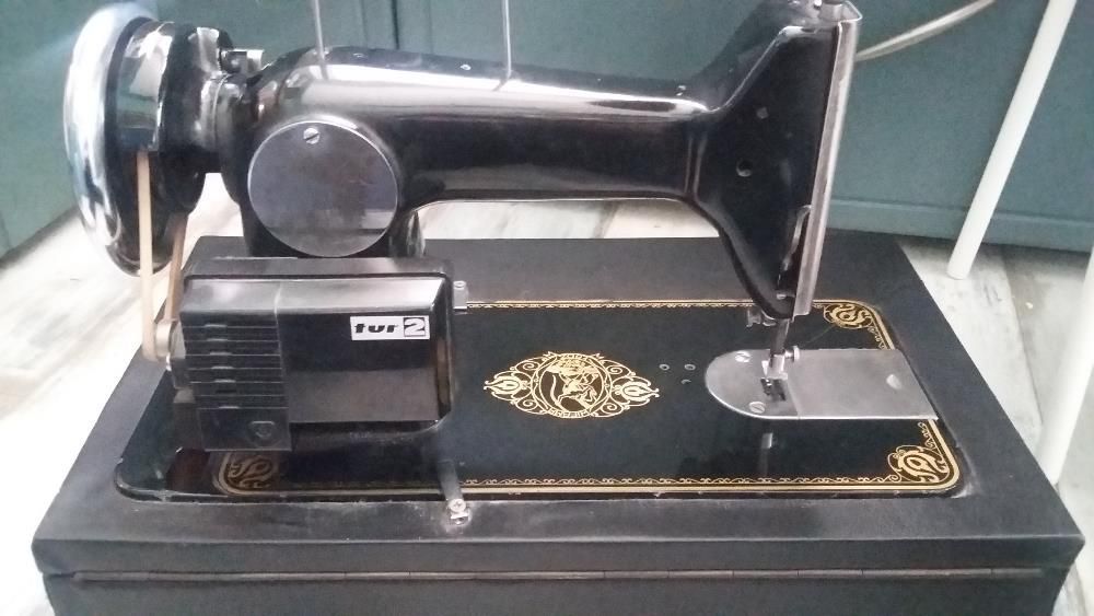 zabytkowa śliczna maszyna do szycia Łucznik