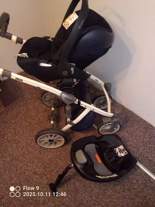 Fotelik samochodowy z bazą ISOFIX .