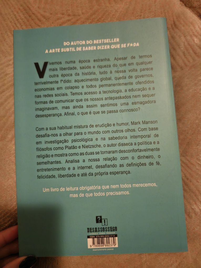 Livro "Está tudo f*dido" Mark Manson