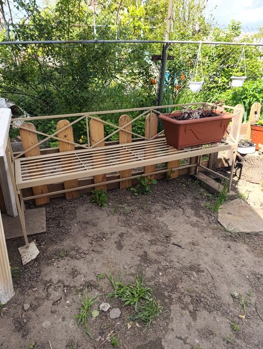 Металлическая лавочка