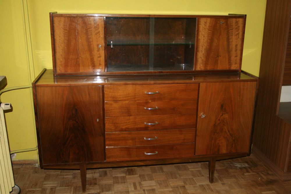 Kredens/witryna z czasów PRL