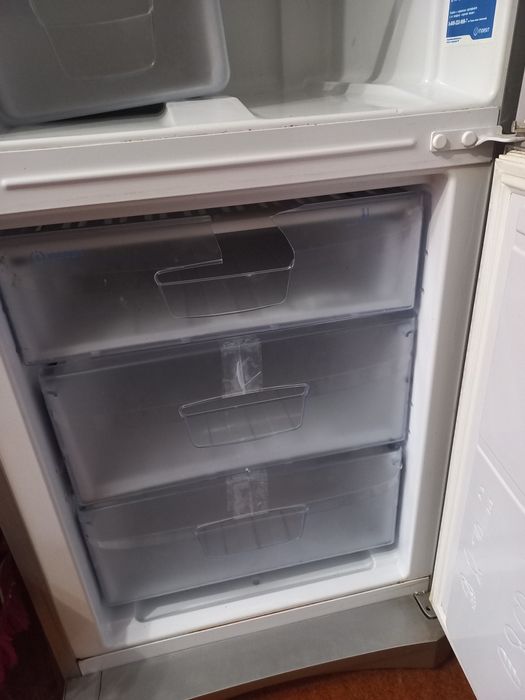 Холодильник Індезіт