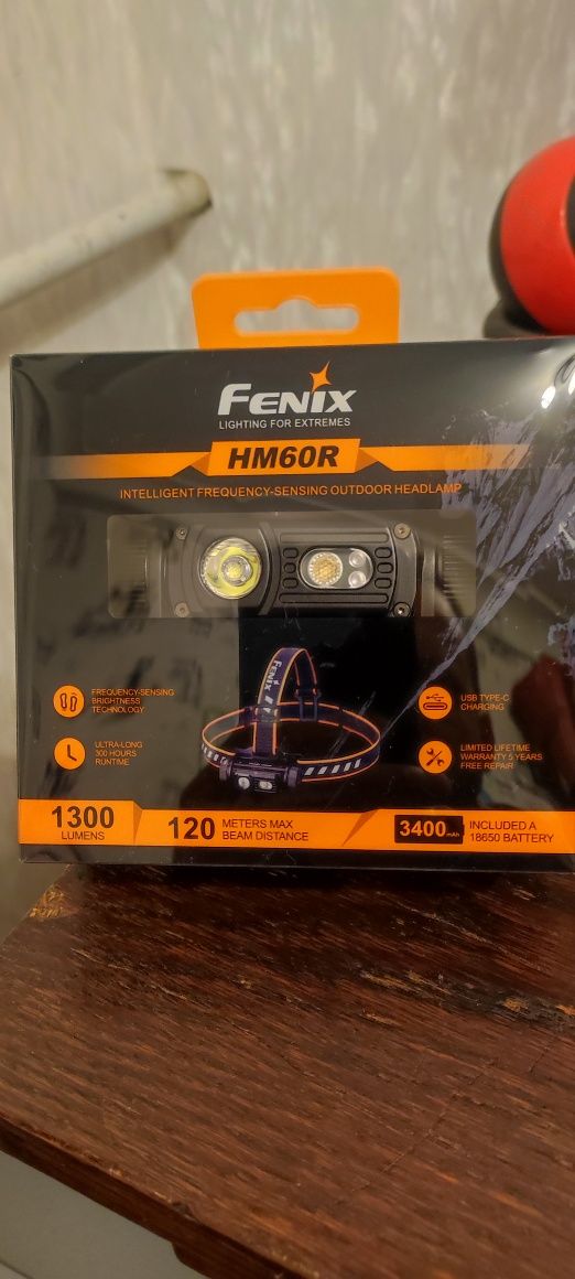 Продам фонарь fenix hm60r