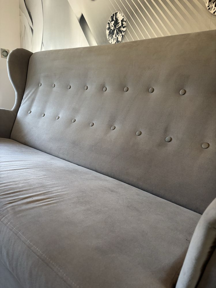 Sofa na nozkach nierozkladana