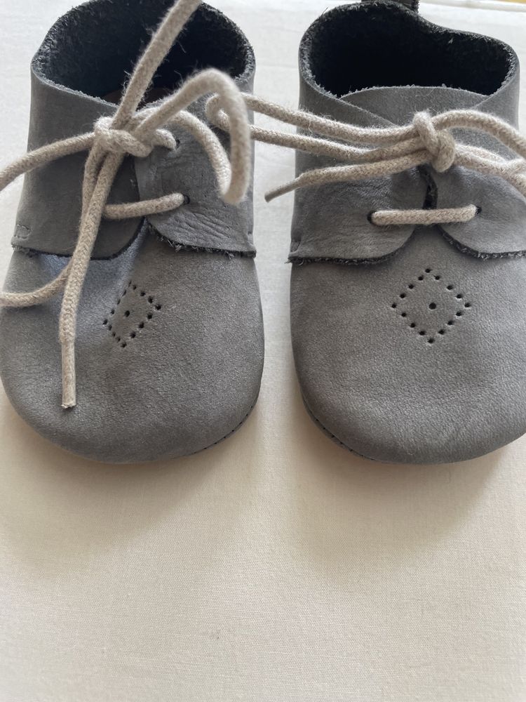 Sapatos pele bebé Zara n.17-18