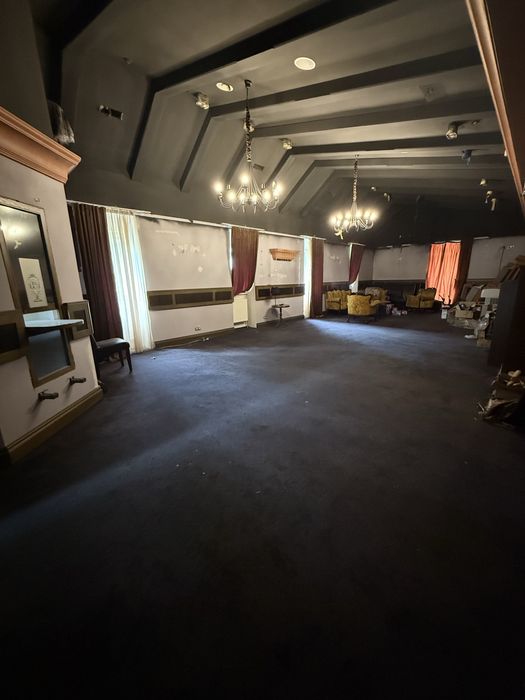 Здається в оренду комерційне приміщення, окрема будівля. Є парковка.