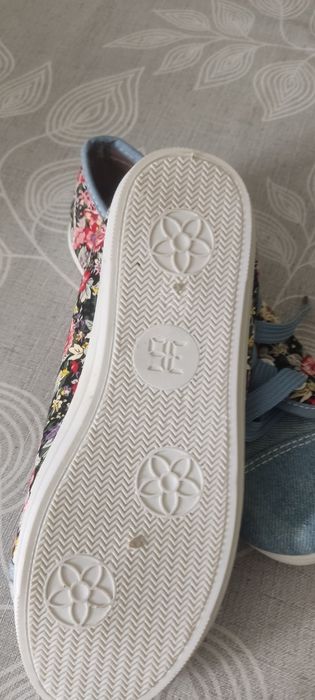 Продам жіночі макасини нові