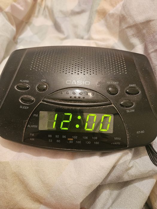 Радіо та годинник