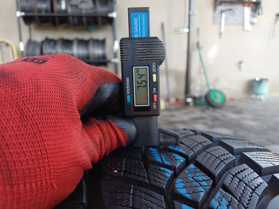 245 45 18 Goodyear Ultra Grip зимові made in Germany