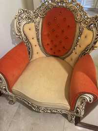 Fotel pikowany pomarańczowo-kremowy