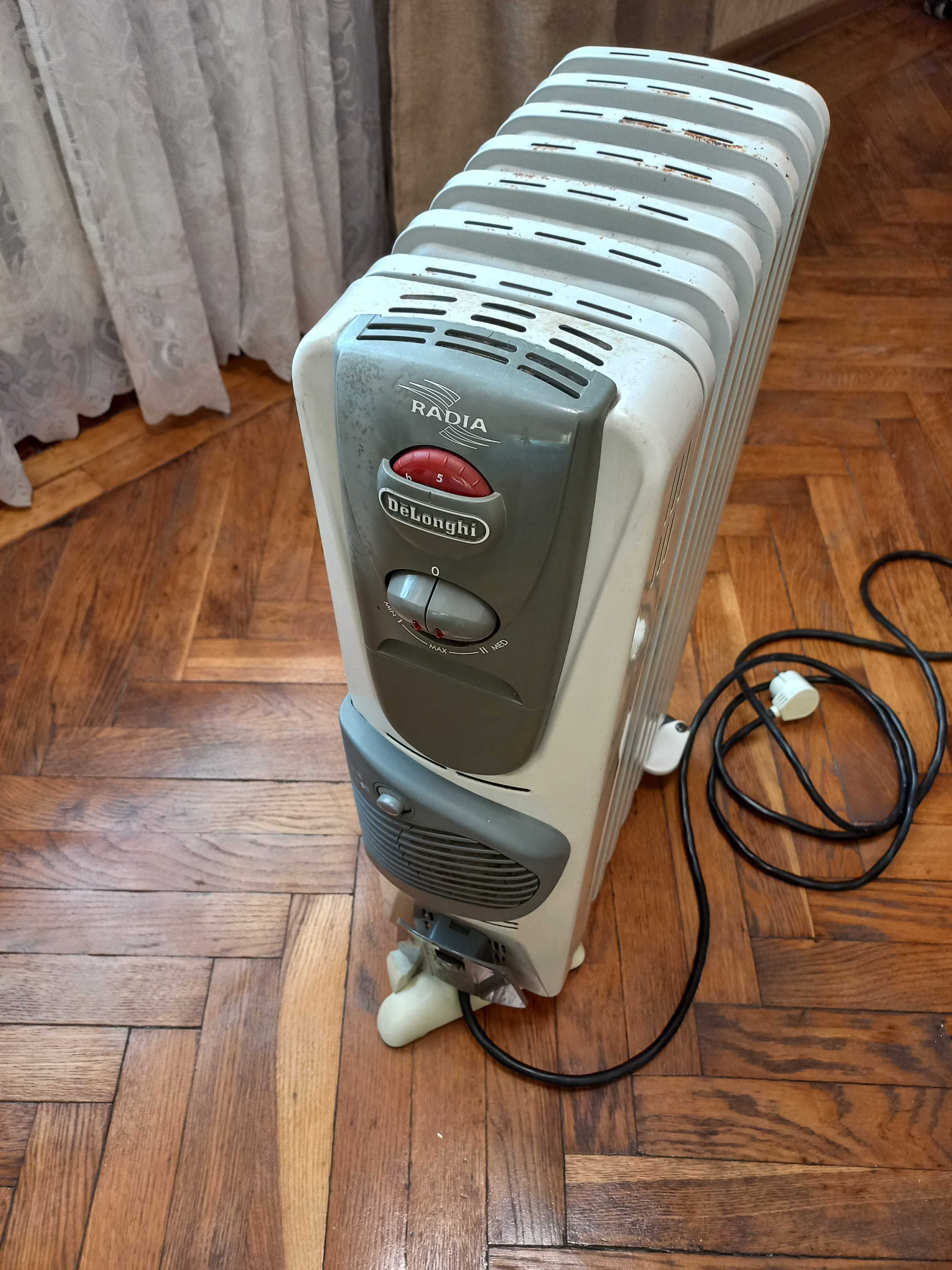 Масляный обогреватель DeLonghi Radia  с дуйчиком. Б/у. Рабочий