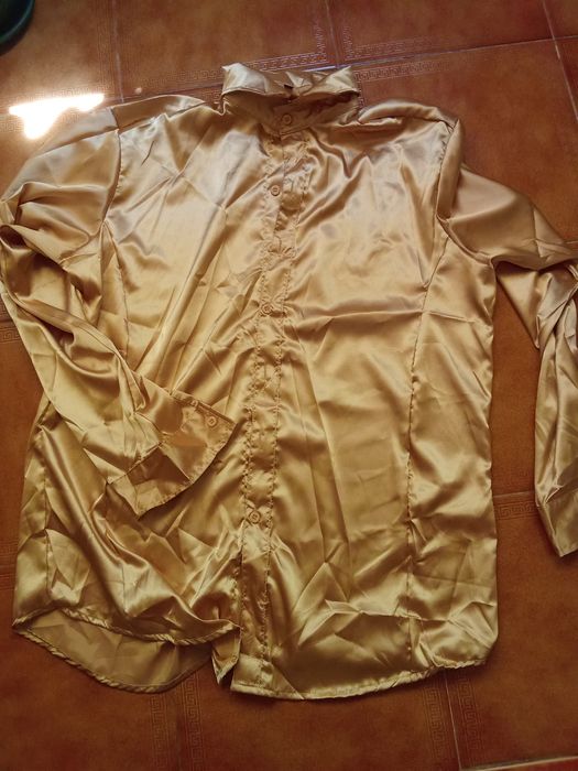 Blusa seda em dourado