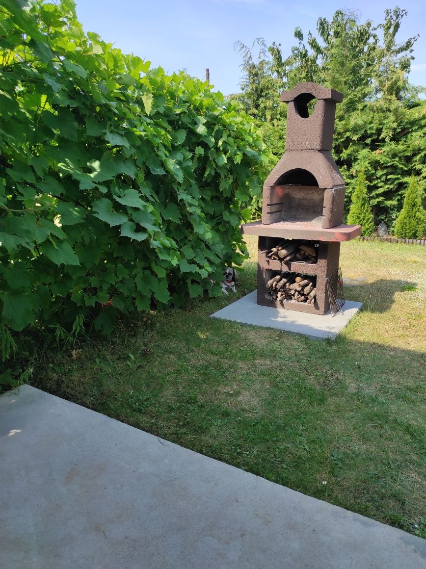 Grill betonowy, z elementów.