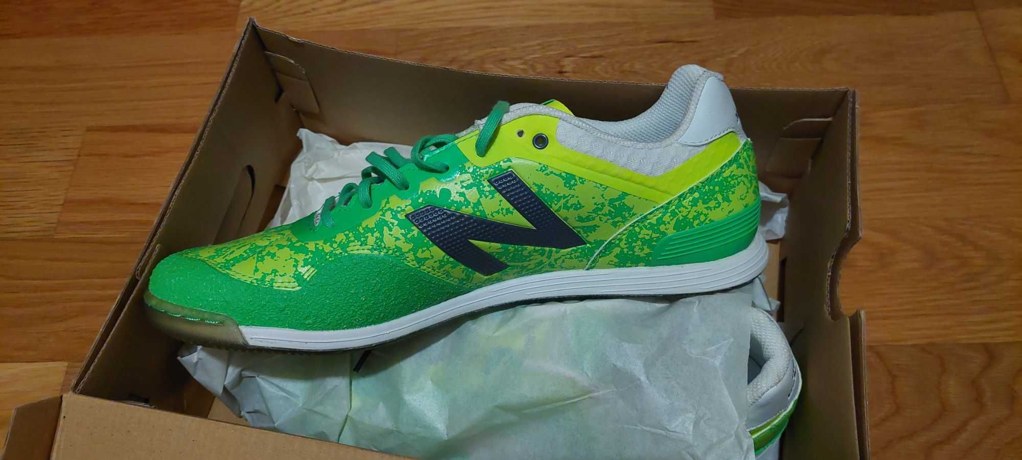 Tênis futsal 45/46 New Balance e Pelé novos com caixa.