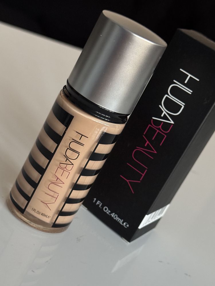 Podkład pod makijaż Huda Beauty nr 15