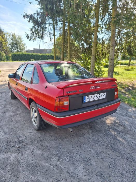 Samochód osobowy marki Opel Vectra 1992