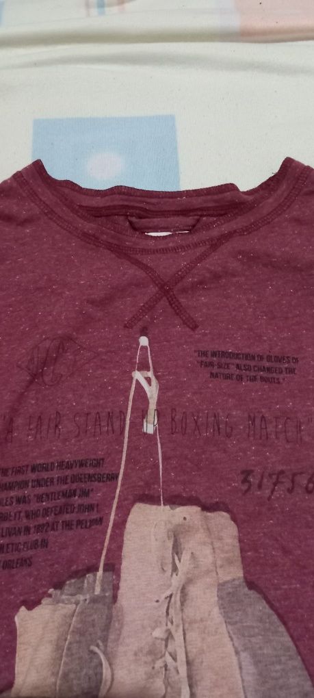 Camisola com luvas na frente