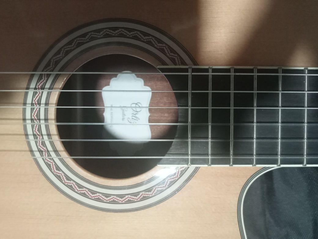 Guitarra acústica nylon elétrica nova sem uso. Com a bolsa