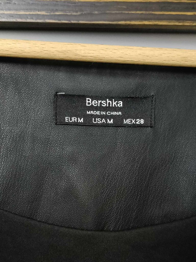 Sukienka Bershka imitacja skóry M