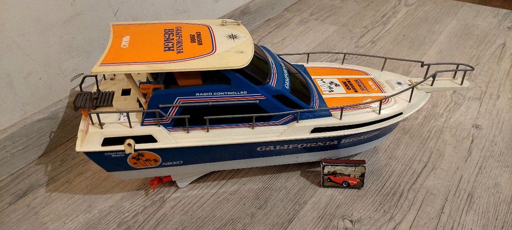 Nikko California Beach Łódź RC