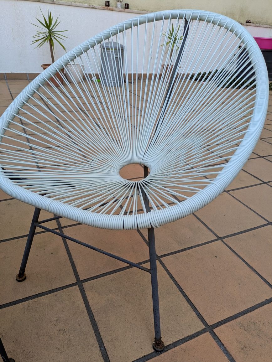 Conjunto cadeiras e mesa em rattan