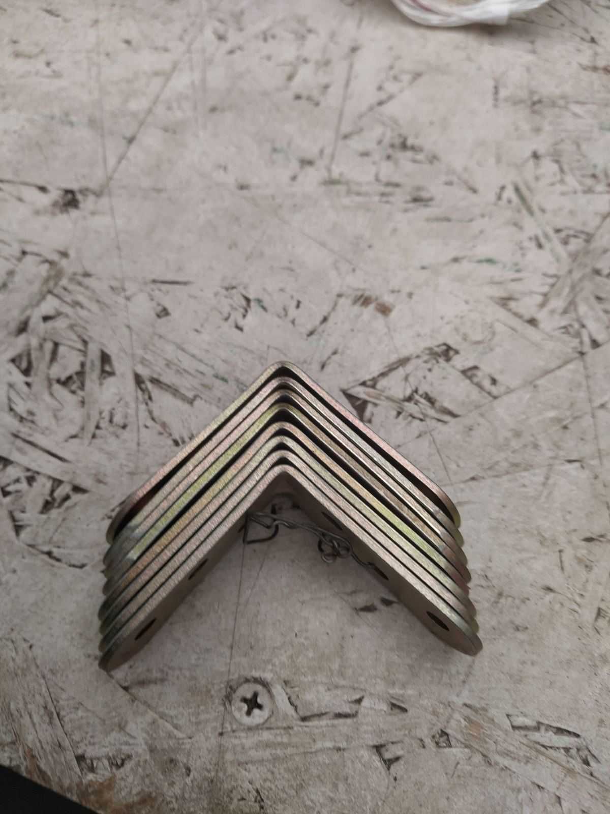 Кутник віконний посилений 8×2,;4,5×2  будівельн: 8×5,5;8×7;6×10;10×6,5