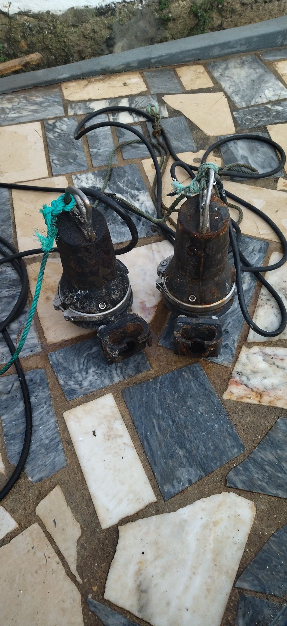 2 bombas  submersíveis grundfos
