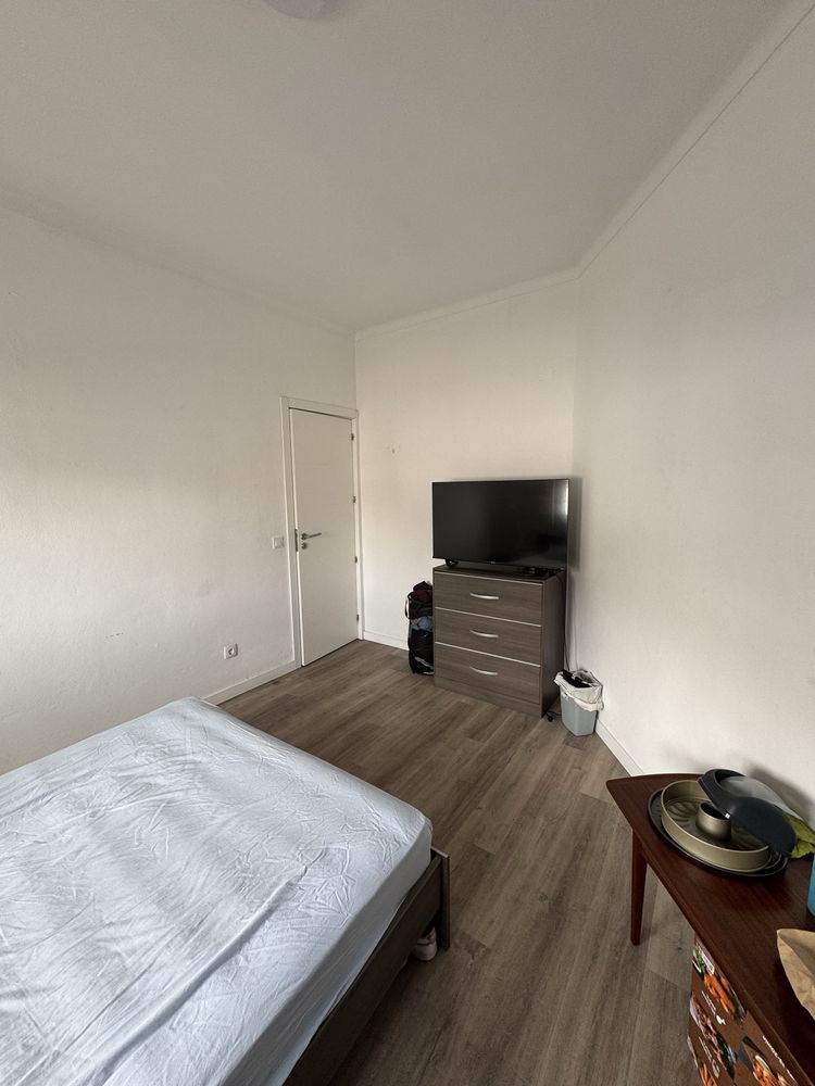 Quarto casal com contrato