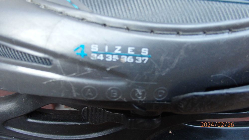 Buty zimowe z łyżwami regulowane od 34 do 37.