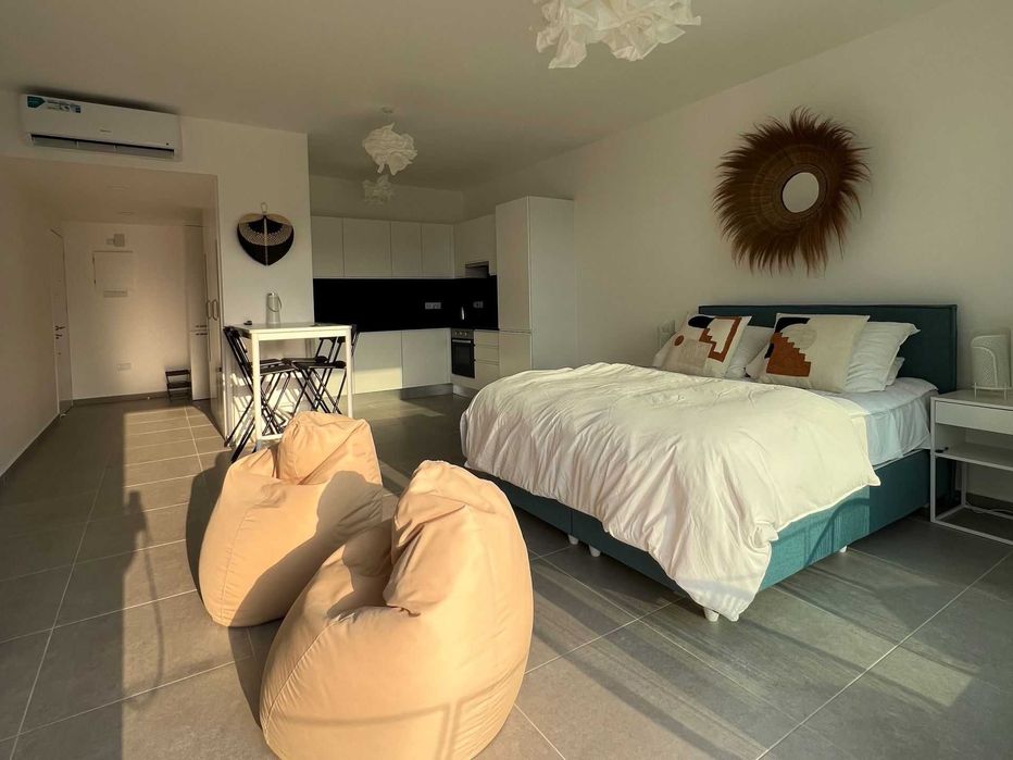 Студия 45м² с террасой 8м² в 250м от пляжа с мебелью и техникой Кипр