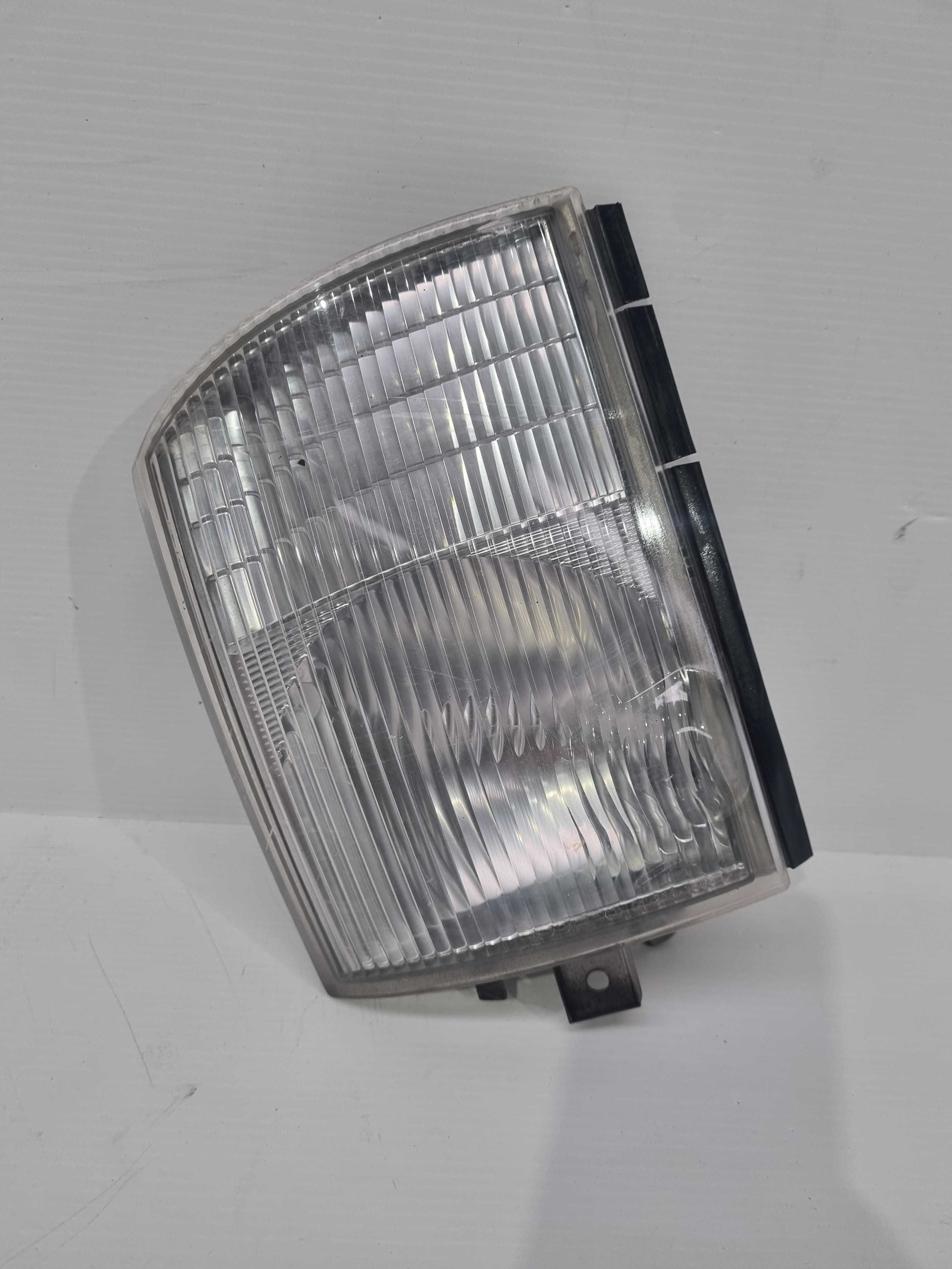 Pisca lateral esquerdo e direito Mitsubishi Canter Fuso
