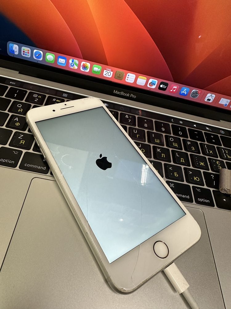 Продам iphone 8 plus 64gb r-sim скло екрану бите