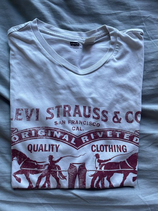 T-shirt LEVIS usada
