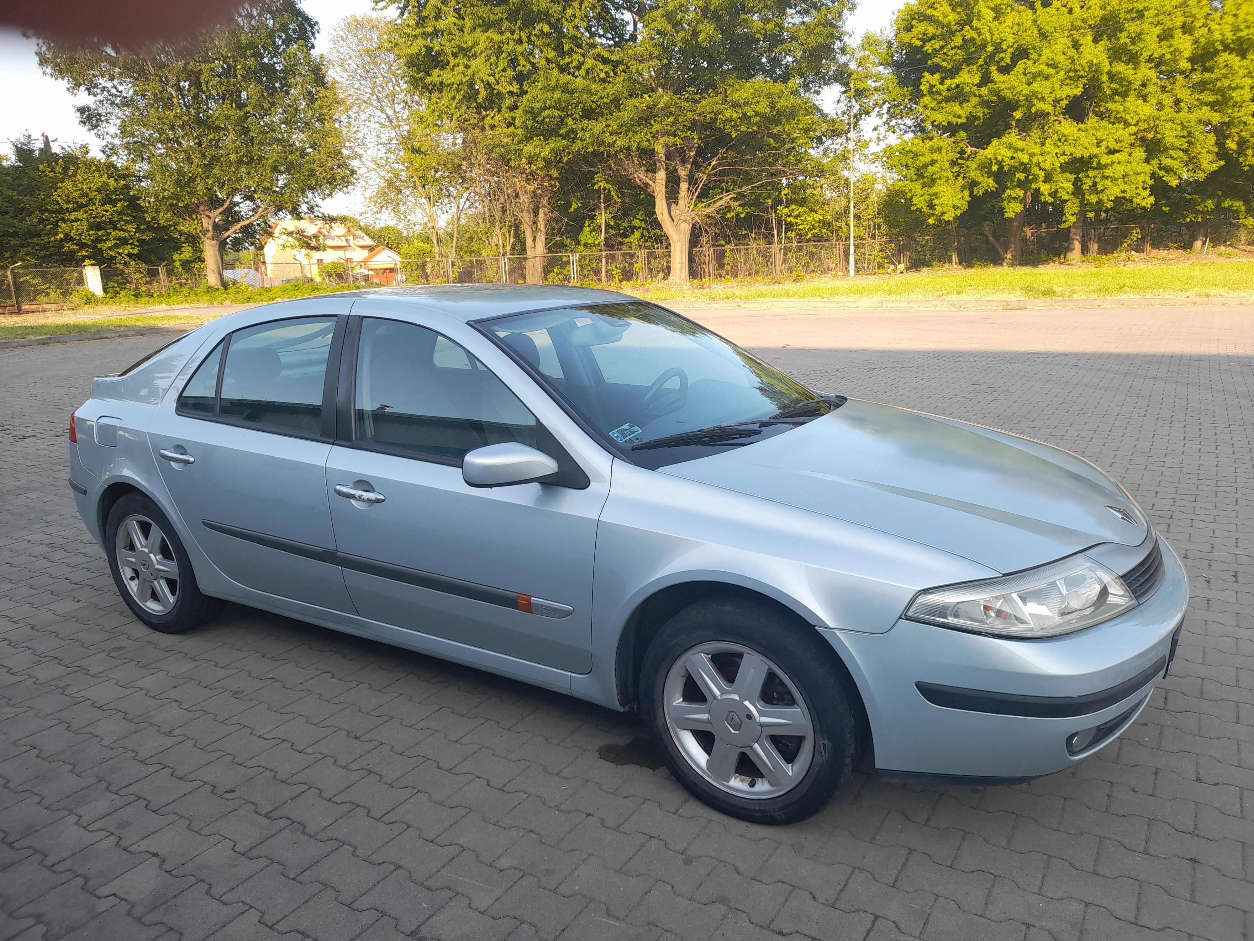 Renault  Laguna  1.6  benz.  bezwypadkowy !
