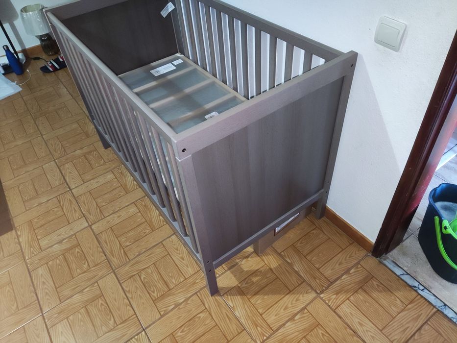 Berço Sundvik Ikea Cinza