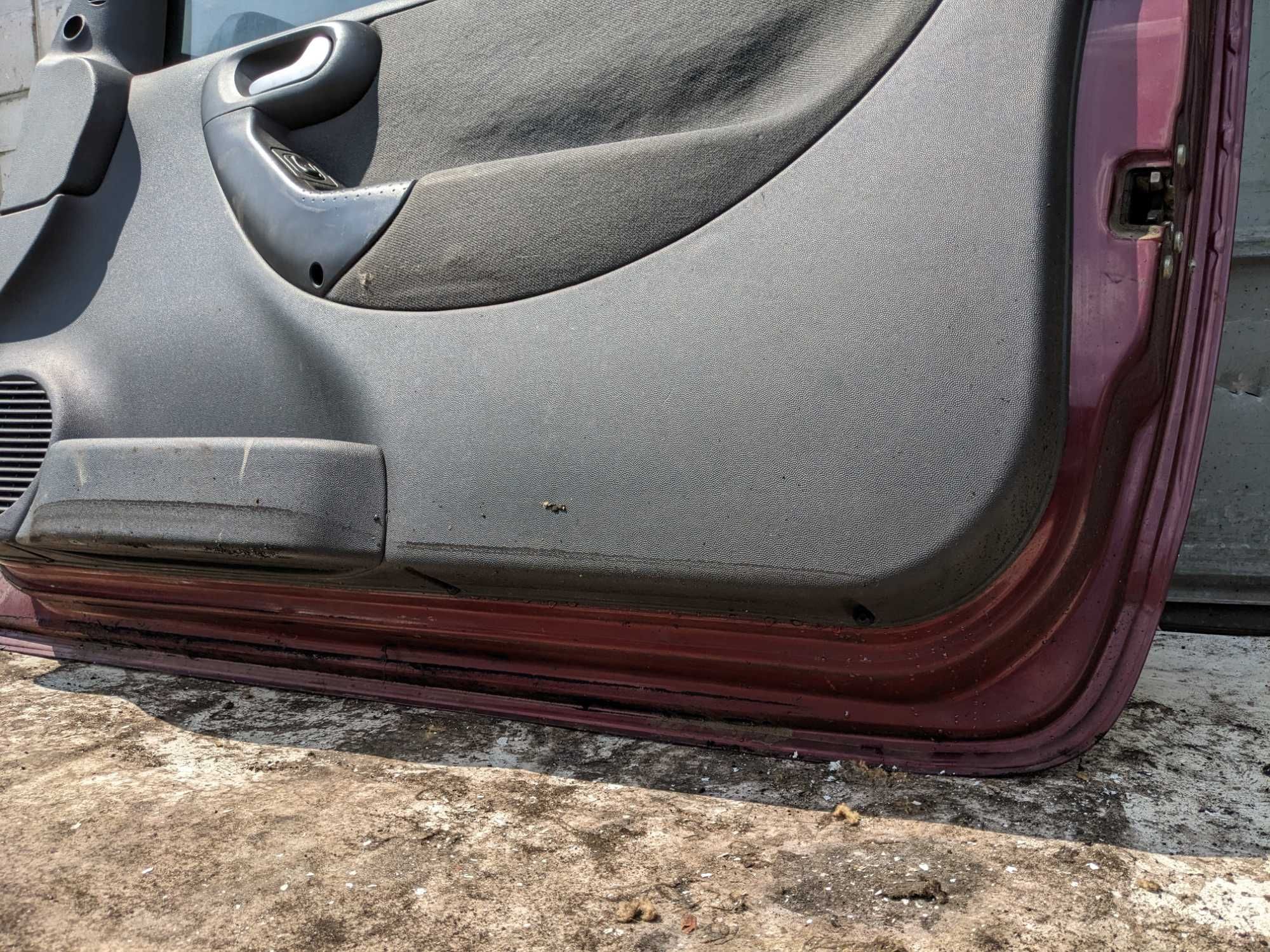 Opel Corsa C 3D Drzwi Prawe Przednie Prawy Przód PP
