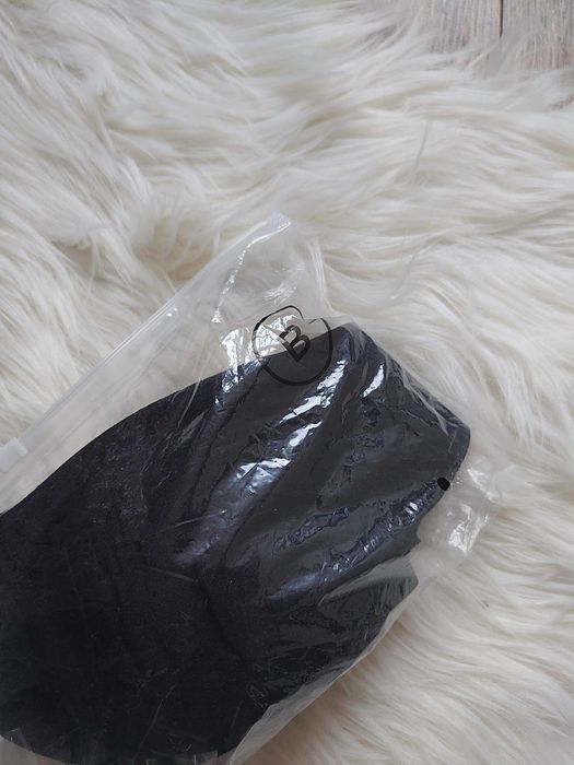 Czarny bezszwowy biustonosz