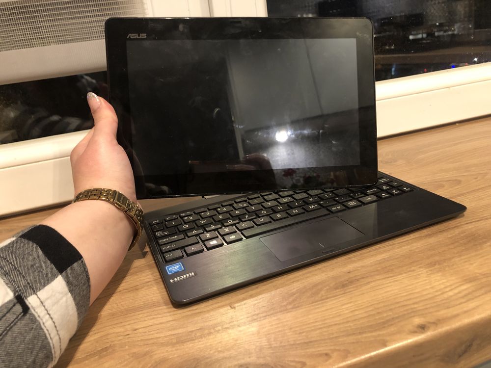 ASUS T100TA Laptot/ tablet