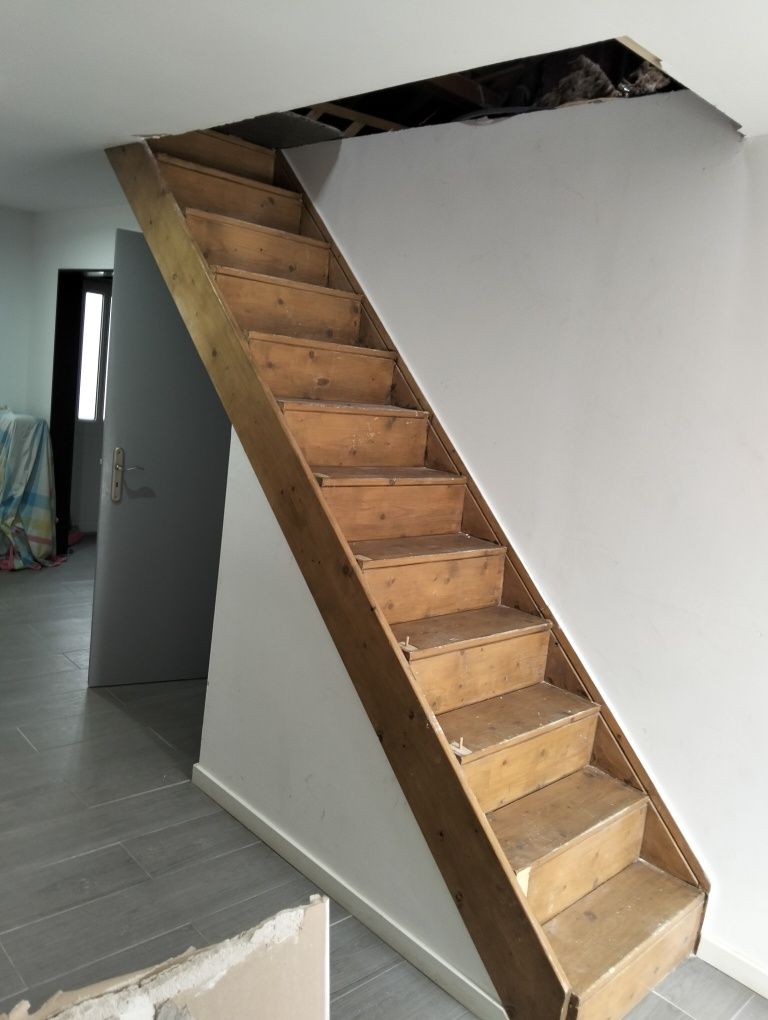 Vendo escadas de madeira para despachar