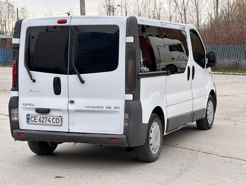 Opel Vivaro 9 місць