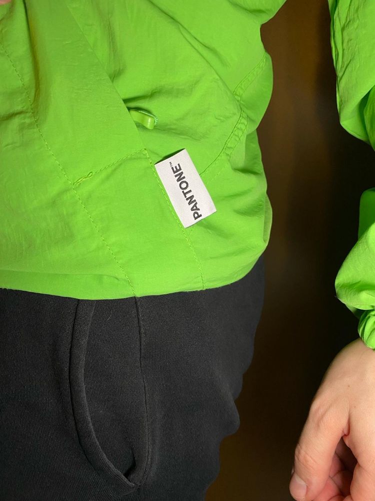 Kurtka męska wiatrówka Bershka x Pantone zielona