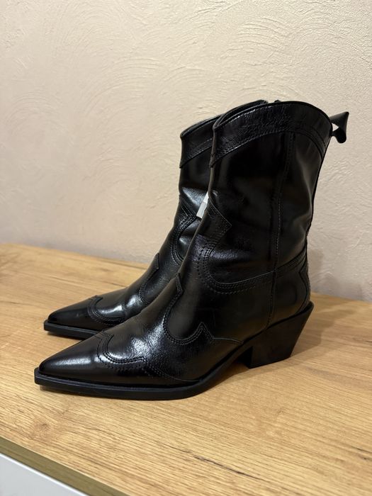 Козаки Zara. Натуральна шкіра